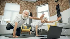 Fysiska övningar för förbättrad rörlighet för personer över 60 år – utan att behöva gå till gymmet