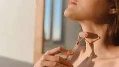 Naturliga sätt att strama upp halshuden och snabbt släta ut rynkor